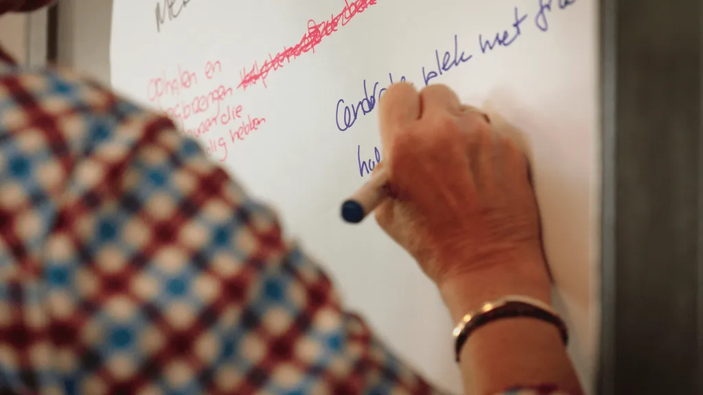Buurtbewoners in gesprek in Vreewijk